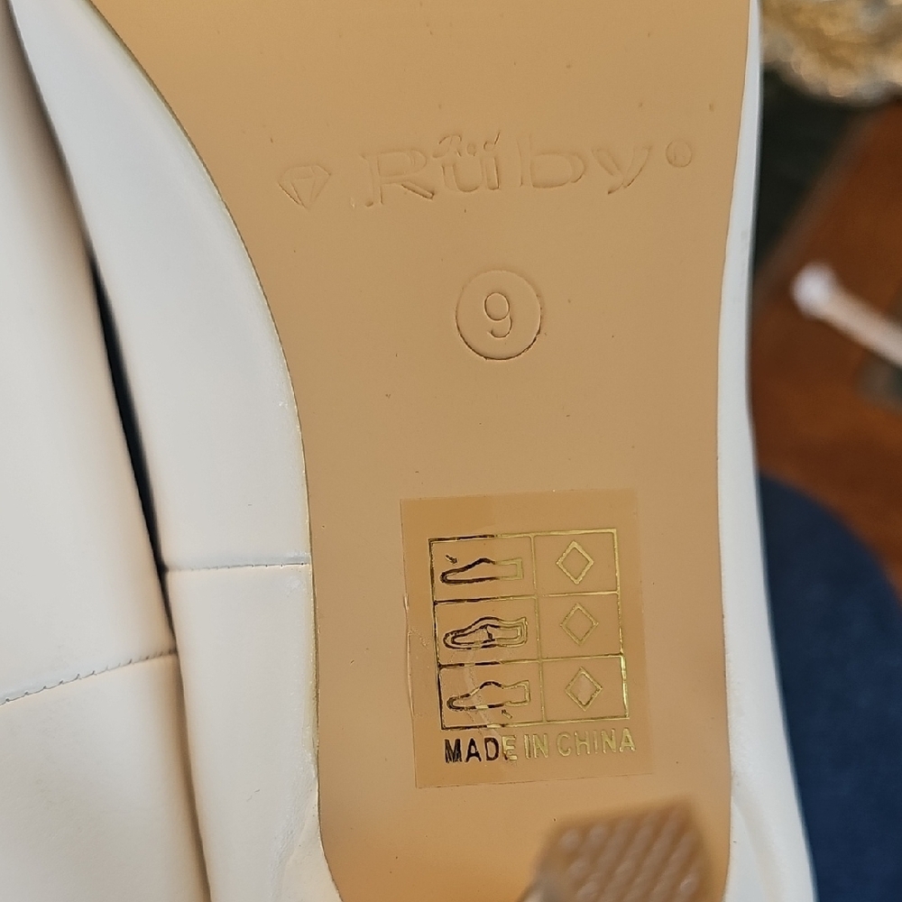 Elegant White Women's Heels - Picture 7 of 8